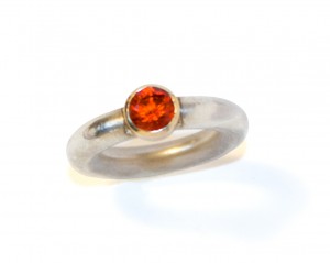 ring_sterling_red_sapphine